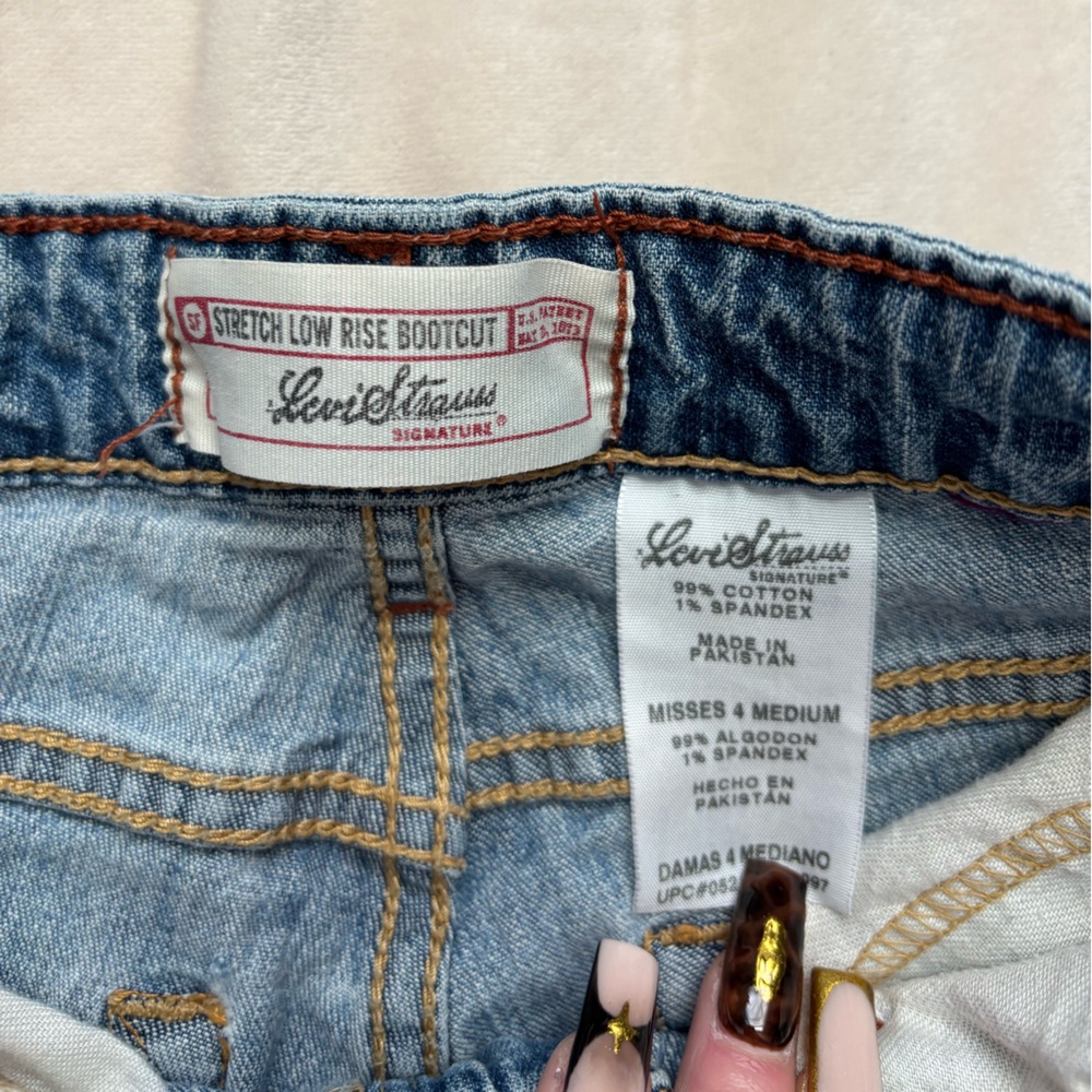 Low Rise Bootcut Levi Jeans - Picture 3 of 6